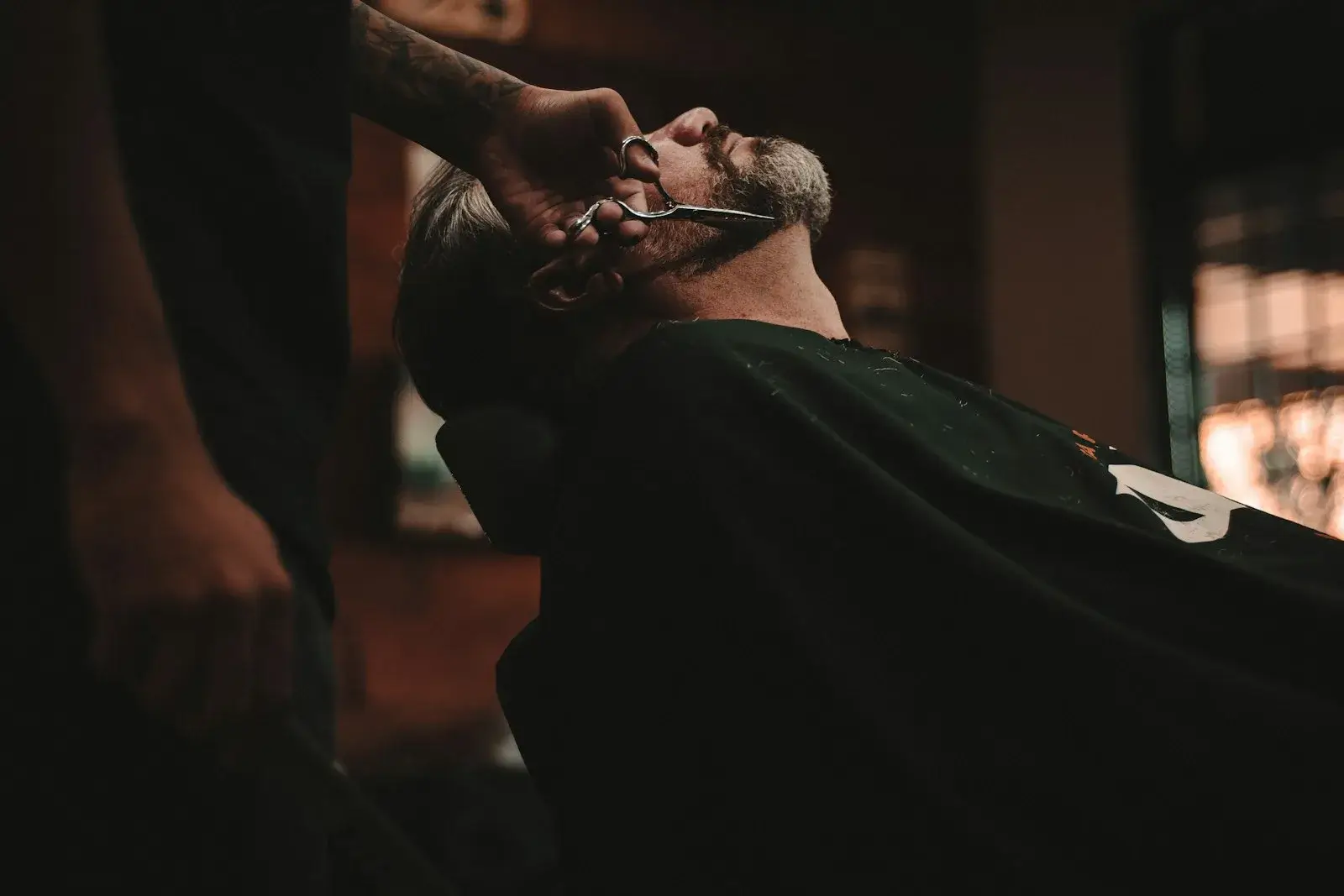 Barbershop Online-Buchung: Walk-ins, Stammkunden und No-Shows im Griff