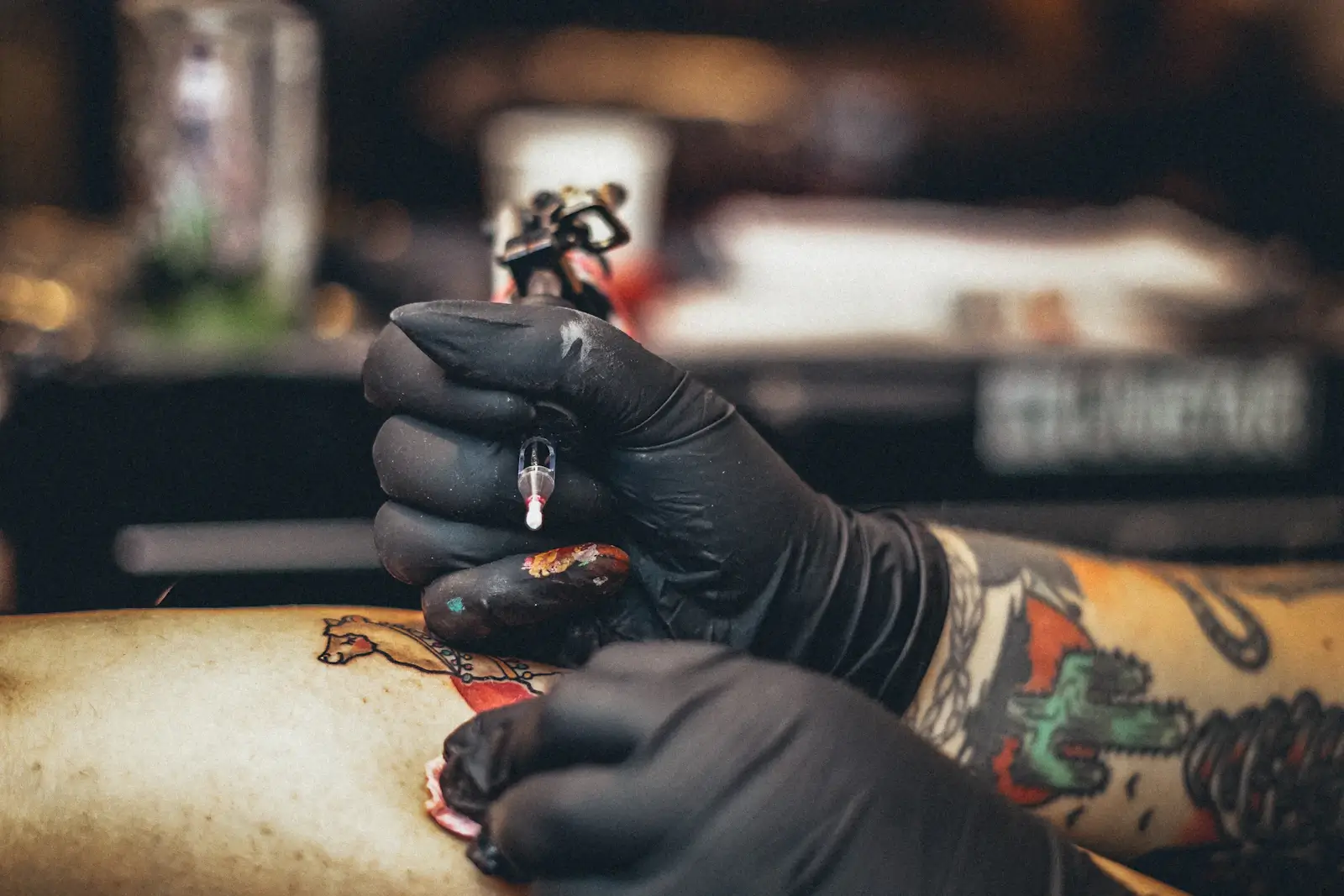 Tattoo-Anzahlung und Stornoregeln: Termine verbindlicher organisieren